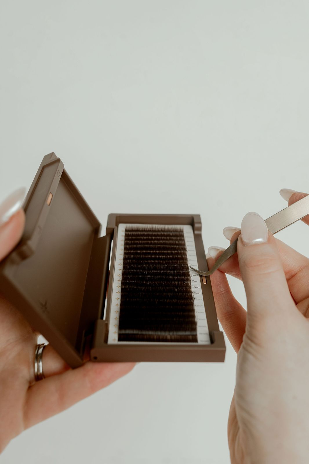 Espresso lash extension tray with gold tweezers